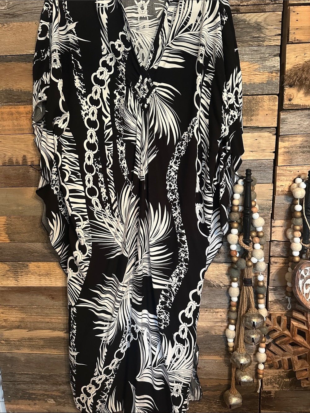 Black & White Tropical Chain Print Dress runs big